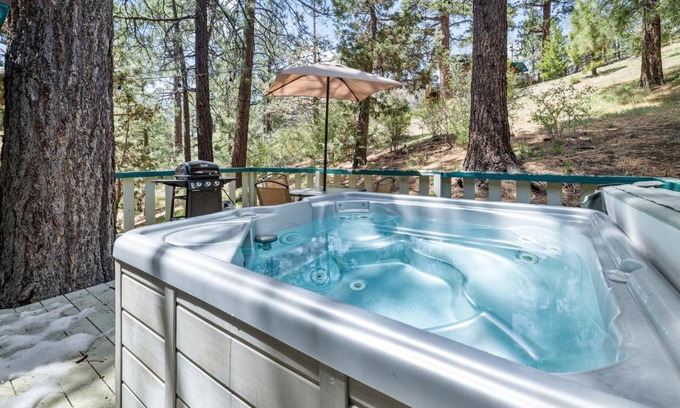 Upper Moonridge House | Happy Bear by Big Bear Cool Cabins