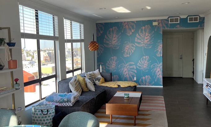 Hollywood Condo | Haven in the Heart of Hollywood - 2 bd/2 ba with pool and fitness room