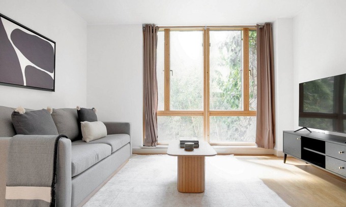Shoreditch Apartment | Hip Shoreditch 2BR in Secure Gated Development, by Blueground
