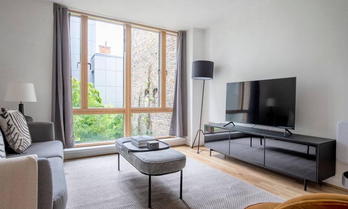 Shoreditch Apartment | Hip Shoreditch 2BR nr Bars & Restaurants, by Blueground