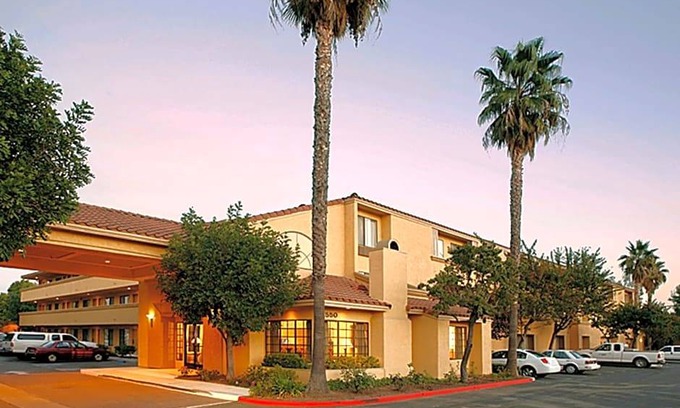 Simi Valley Hotel | Holiday Inn Express Simi Valley, an IHG Hotel