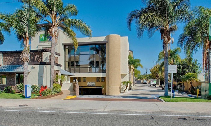 East Side Costa Mesa Hotel | Holiday Inn Express Costa Mesa, an Ihg Hotel