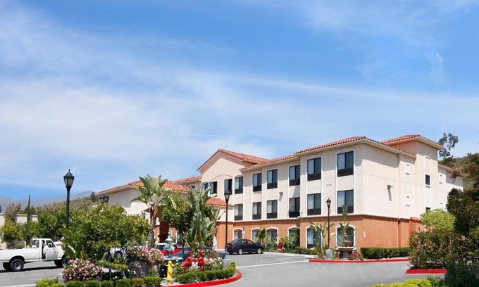 Lake Forest Hotel | Holiday Inn Express & Suites - Lake Forest, an Ihg Hotel