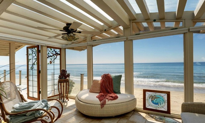 Eastern Malibu House | π Holiday on the Sand πSALE with no tax at this private Malibu villa! π