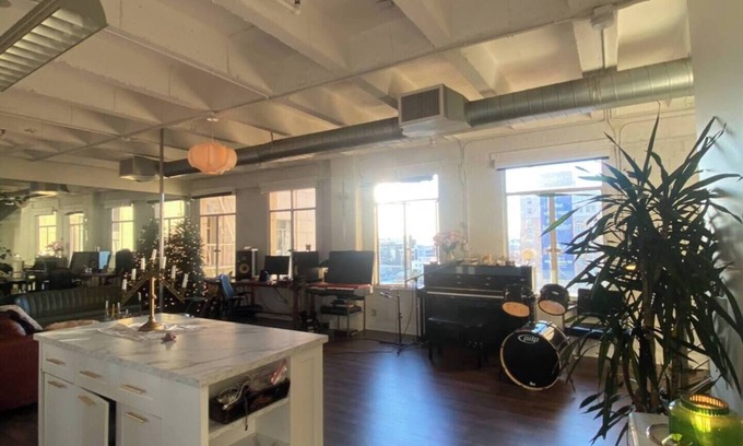 Hollywood Apartment | Hollywood and Vine loft