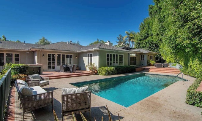Holmby Hills House | Holmby Hills 6 Bedroom Villa with Pool