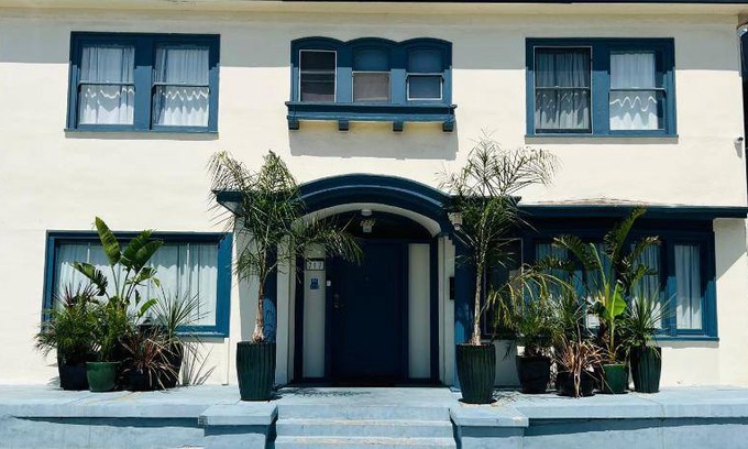 Greater Wilshire - Hancock Park Hostel | Hostel ∙ 2 guests