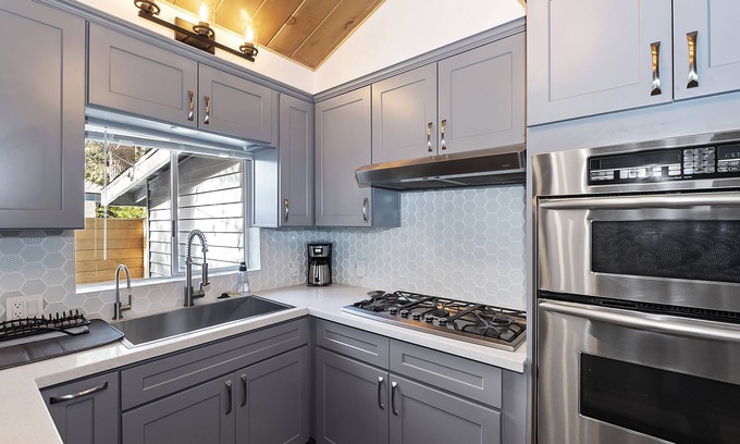 Running Springs House | HOT TUB! COZY 2 bedroom mountain/lake getaway!