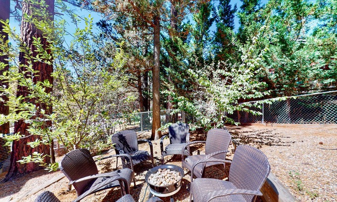Fox Farm Cabin | Hot tub, Dog-friendly cabin near skiing, balcony, fireplace & W/D