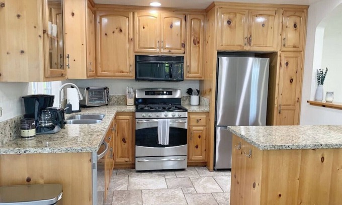 Fountain Valley House | Hot Tub | Near Freeway | Quick 2 Theme Parks/Beach