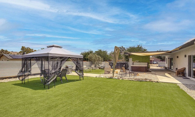 Yucca Valley House | Hot Tub, Yard & Fire Pit: Joshua Tree Home!