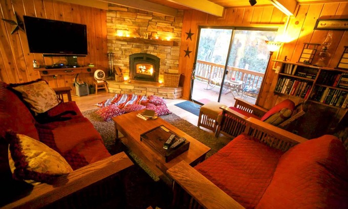 Idyllwild House | House ∙ 2 bedrooms ∙ 3 guests