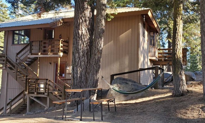 Ponderosa House | House ∙ 3 bedrooms ∙ 6 guests
