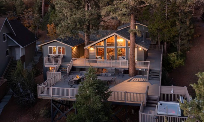 Upper Moonridge House | House ∙ 4 bedrooms ∙ 13 guests