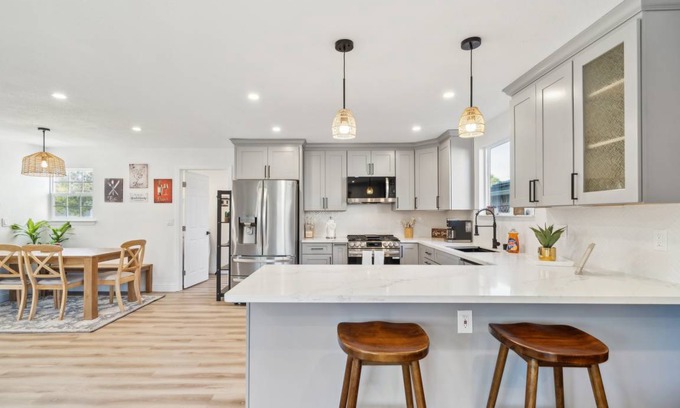 Livermore House | House ∙ 5 bedrooms ∙ 12 guests