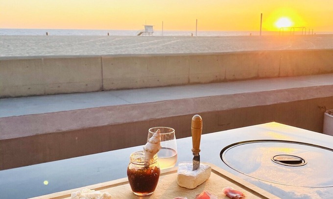 Hermosa Beach House | HOUSE to STRAND to SAND Waves & WiFi Strand Front, Presidente 3bd, Cabana opt