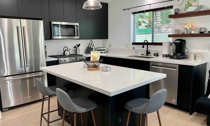 Little Armenia House | Huge House with Views of Hollywood sign! 3B/3BA