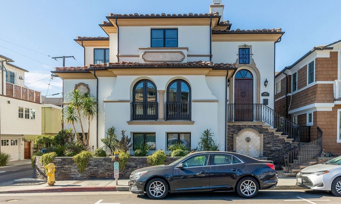 Hermosa Beach House | Immaculate 3,000 Sq Ft Home A Block To The Beach