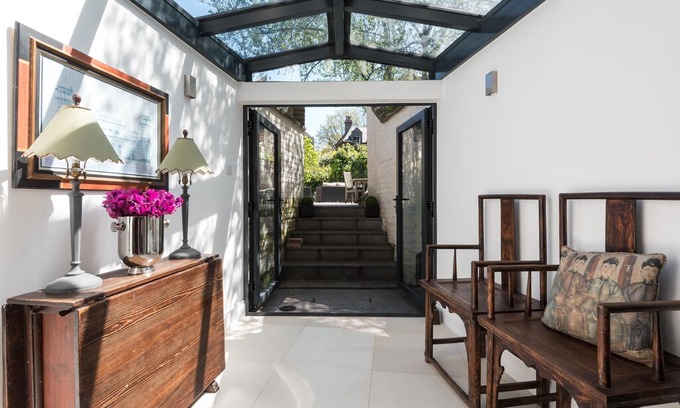 Bishop's Apartment | Kennington Road by onefinestay