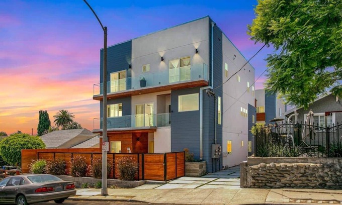 Historic Filipinotown House | LA Insta-LuxeTownhome! Best Area+Free Parking
