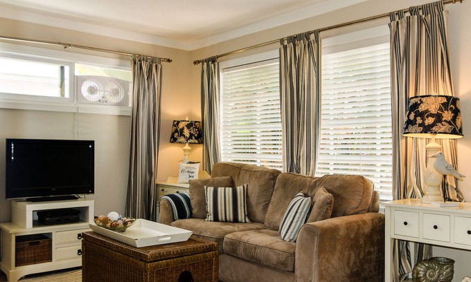Beach Barber Tract Cottage | La Jolla Cottage Cozy & Charming Cottage w/ a Private Patio - Just Steps from the Beach