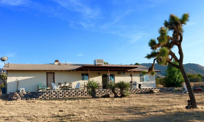 Joshua Tree House | La Mirada House, A Quiet Setting With Expansive Views In All Directions