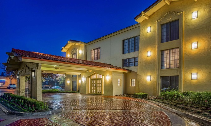 Downtown Hotel | La Quinta Inn by Wyndham Fresno Yosemite