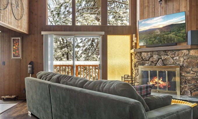 Twin Peaks Cabin | Lake Arrowhead Cabin - Hot Tub Game Room AC Fire Pit Pet Friendly