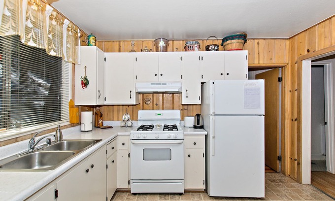 Crestline House | Lake Gregory Paradise. Two bedrooms. Few Minutes From The Lake.