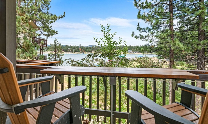 Boulder Bay Cabin | LAKEFRONT - Boat Dock! HOT TUB! Close to Slopes, BEAUTIFUL!