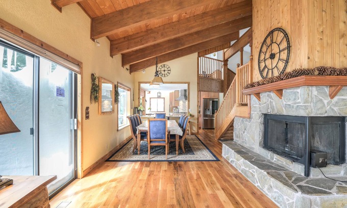 Kingswood Estates House | Lakeview, 4200sqft, SternPinball, EVcharger, fireplace, office+GameRm, Northstar