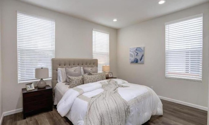 Horace Mann House | Large Room In Modern Sj Sharks Themed Victorian