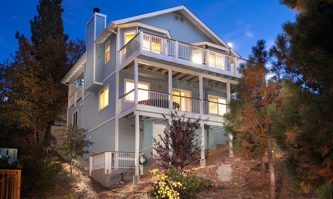 Big Bear Lake House | LOCATION LOCATION LOCATION! Perched above village - 5min walk!