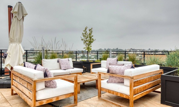 Palms Apartment | Lovely Culver City 1BR w/Gym & Roof Lounge, Walkable Area, by Blueground
