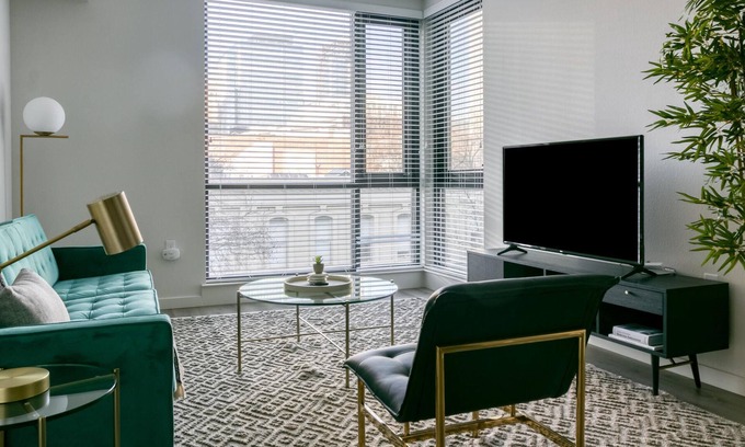 Downtown Oakland Apartment | Lovely Furnished 2BR in Oakland, Pet-Friendly