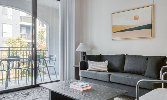 NoHo Arts District Apartment | Lovely North Hollywood 2BR w/ Gym & Pool, near TJ & shops, by Blueground
