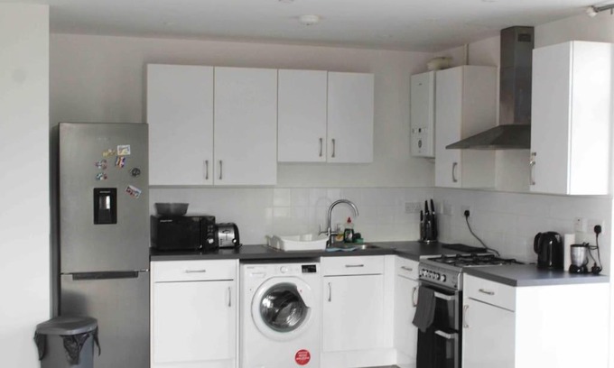Sydenham Apartment | Lovely one bedroom apartment with balcony