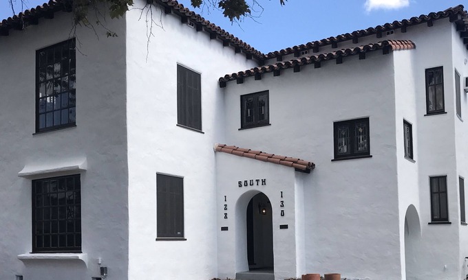 Beverly Grove House | Lovely vintage apt @ the heart of the city in a beautiful safe neighborhood