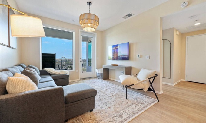 North Park Apartment | LUX North Park Modern 2BR~King Beds~Workspaces~Parking