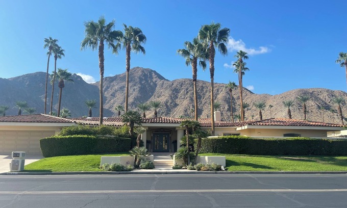 Indian Wells House | Luxurious 4,500-sq-ft home, prime location, sweeping mountain & golf course view