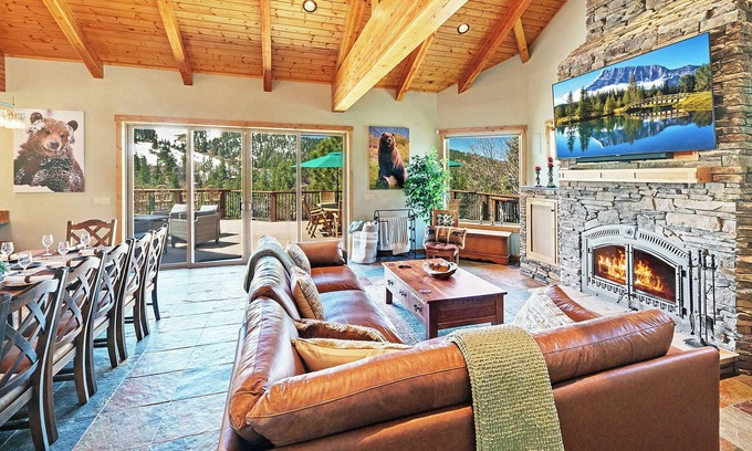 Upper Moonridge Cabin | LUXURY 6 Bedroom Retreat w/6 En-Suite Bathrooms! Sprawling Deck w/Beautiful Mountain/Slope Views! Shuffleboard + Foosball! Gourmet Kitchen & Bar! Less Than 1 Mile to Bear Mountain Resort & Golf Course!
