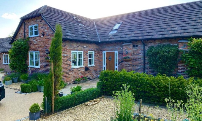 Macclesfield House | Luxury Accom with Pool Henbury Macclesfield