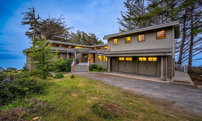 Gualala House | Luxury blufftop home with hot tub, wraparound deck, gourmet kitchen & ocean view
