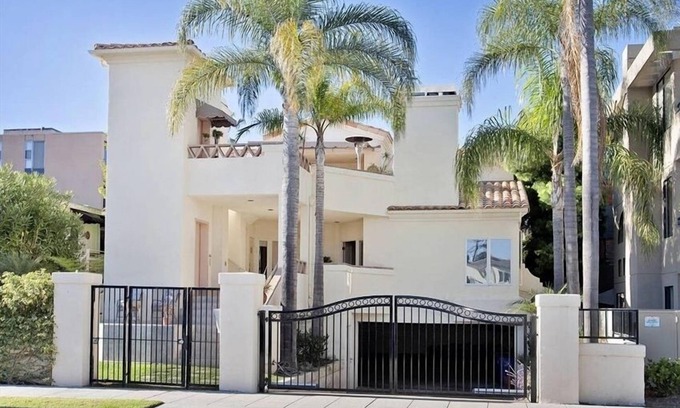 La Jolla Shores Condo | Luxury La Jolla Shores Home - Steps to Beach