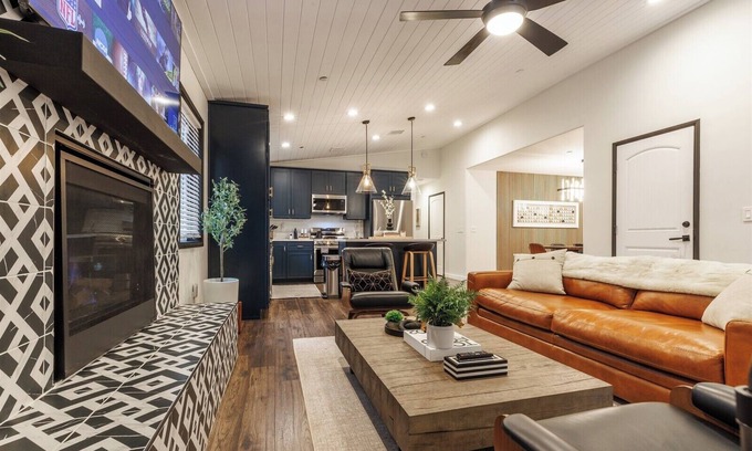 Sugarloaf Cabin | Luxury Modern Cozy Alpine Oasis HotTub+Cinema Room+Firepit