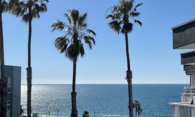South Redondo Condo | Luxury One Bedroom Beachfront Condo at Redondo Beach PIer