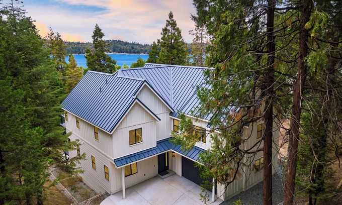 Lake Arrowhead House | Luxury Retreat, 5mins to the Lake | Game Room + Fire Pit | Howlite by AvantStay