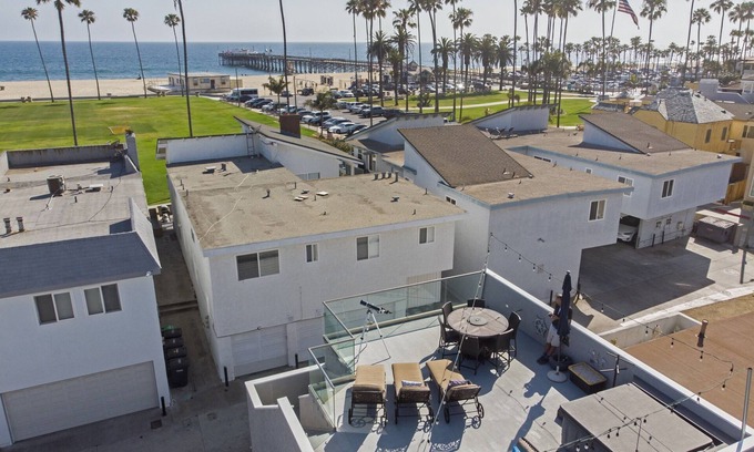 Balboa Peninsula House | Luxury Rooftop Spa Ocean/Bay Views BBQ
