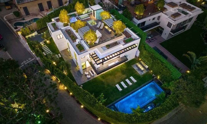 Trousdale Estates House | Magnificent new architectural private and gated community in Beverly Hills flats