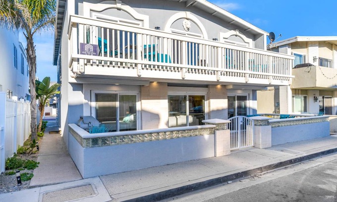 Santa Ana Heights House | Maisonette ∙ 5 bedrooms ∙ 12 guests